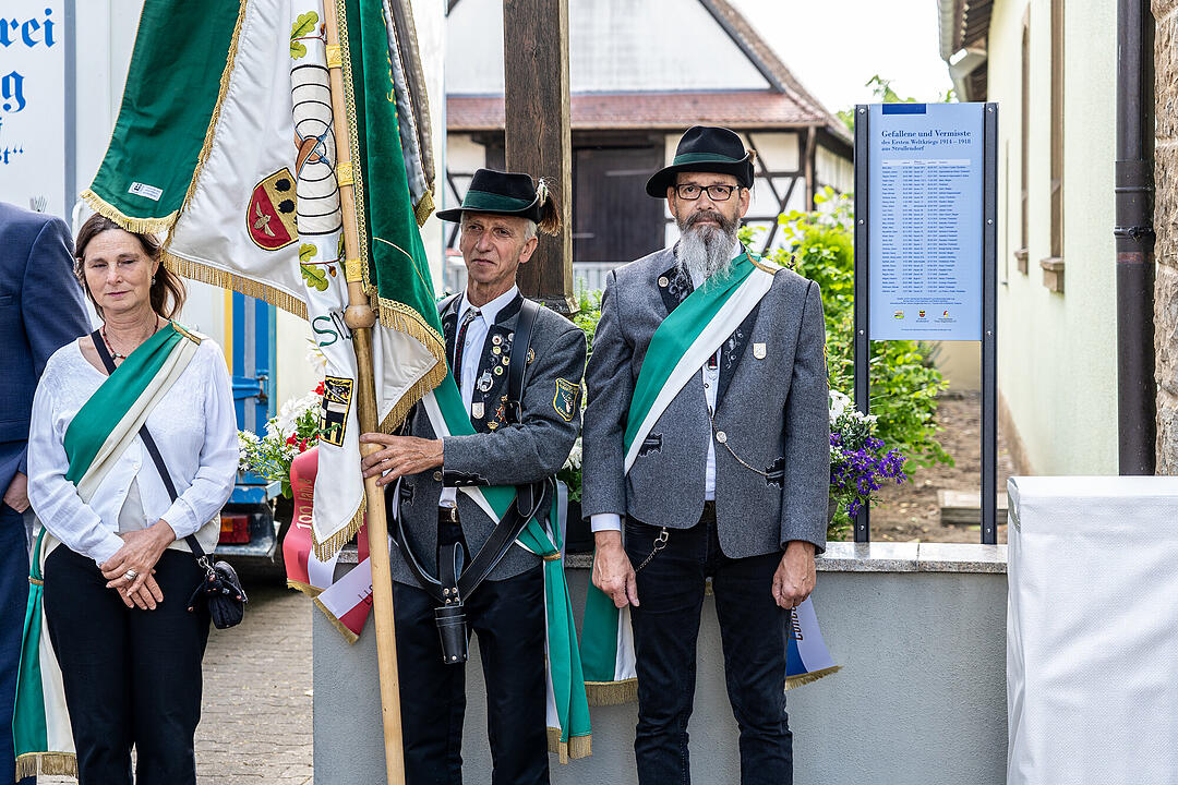 Festliche Genussmeile mit vielen verschiedenen regionalen Spezialitäten. Festliche Genussmeile mit vielen verschiedenen regionalen Spezialitäten.