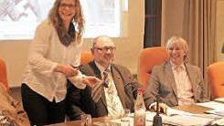 Marion Müller ging Bürgermeister Herrmann an den Kragen bzw. Schlips. Foto: Ralf Kestel