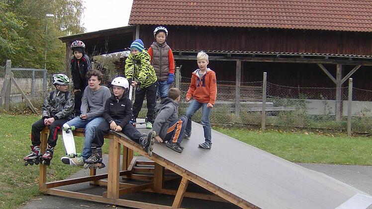 Auf der Gräfenberger Skaterbahn hat Langeweile keine Chance. Foto: Petra Malbrich