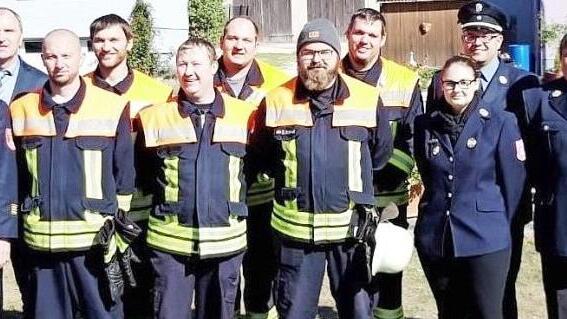 Gruppenbild mit den erfolgreichen Einsatzkr&auml;ften Foto: p