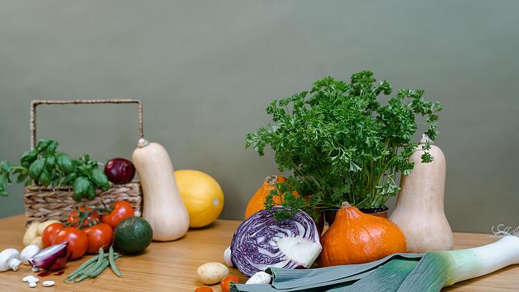 Die Kochzeit der Schale unterscheidet sich oft maßgeblich von jener des Fruchtfleisches.