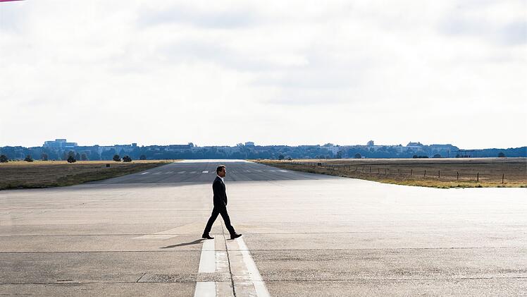 Viel Platz für Vernau (Jan Josef Liefers): Das Tempelhofer Feld in Berlin war zu Corona-Zeiten ein guter Drehort.