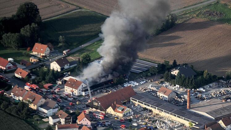 Blick aus dem Cockpit auf den Großbrand  Foto: Olaf Pilz