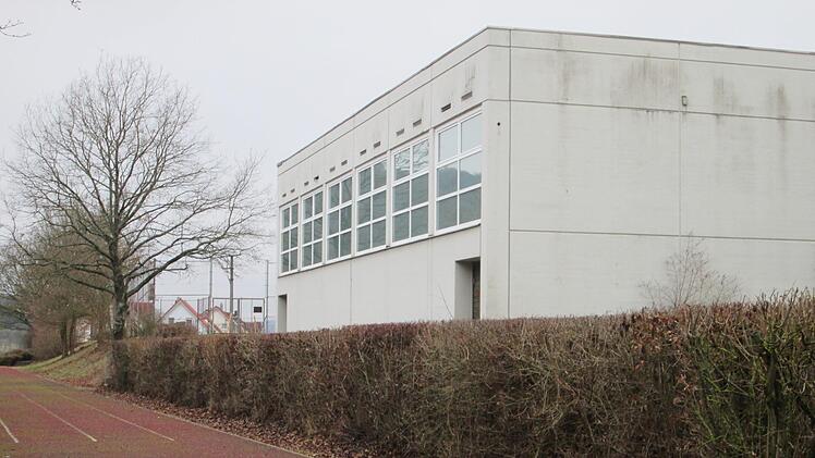 Für die Sanierung der Sporthalle der Einhard-Schule (Foto) will Euerdorf die VG-Mitglieder gewinnen, die bisher kein Interesse signalisierten.  Foto: Winfired Ehling