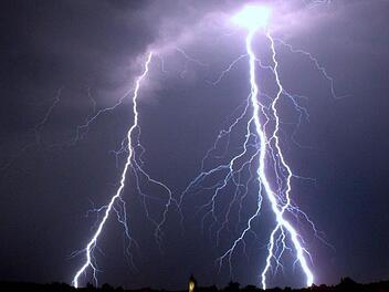 Blitze über Forchheim Foto: Stefan Gügel via inFrankenPix