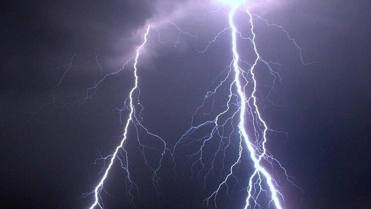 Blitze über Forchheim Foto: Stefan Gügel via inFrankenPix