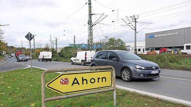 Auch um diesen neuralgischen Punkt geht es: die Einm&uuml;ndung des Ahorner Bergs in die Bundesstra&szlig;e 4.  Foto: Archiv/Berthold K&ouml;hler