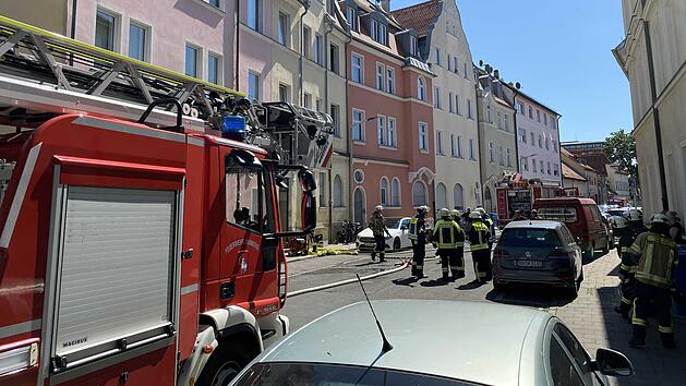 Feuerwehr k&auml;mpft gegen Kellerbrand