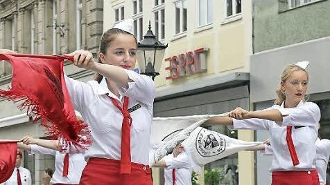 Die feschen Mädels aus Zapfendorf brachten Schwung in ihre Fahnen.