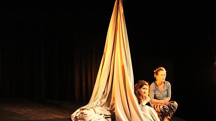 Szenen aus dem Theaterstück "Trau Dich!" Foto: Lisa Kieslinger