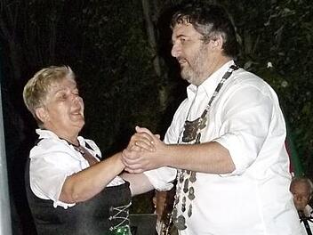 Vorsitzende Inge Winkler und Christian Lotter beim Tanz