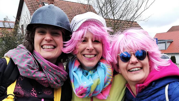 Turbulentes Faschingstreiben im Altort Ebenhausen. Foto: Sigismund von Dobschütz