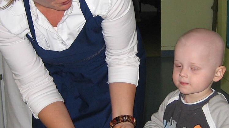 Das monatliche Kochen auf der Kinderkrebsstation ist sowohl für Monika Albert als auch für die kleinen Patienten ein absoluter Höhepunkt.