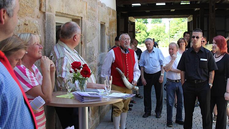Türmer Armin Dominka führte erst in die Stadtgeschichte ein, dann durch die Stadt.