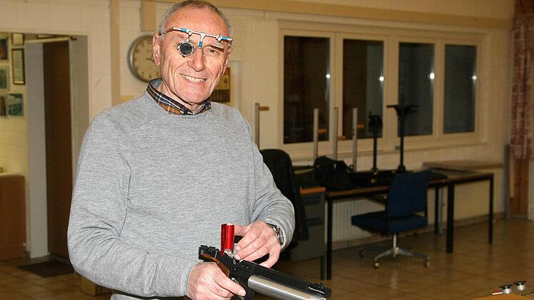 Alfred Deß wurde erst mit 68 Jahren Sportschütze. Monika Limmer