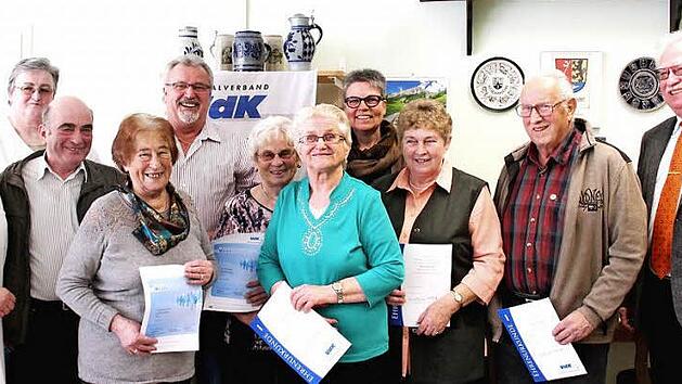 Sabine K&ouml;hler-Huter, Christine Schmidt, Otto Zahnleiter, Maria H&ouml;rrlein, Manfred Schock, Hedwig Dittner, Erika Kohl, Jutta K&ouml;hler, Helga Maier, Josef Knorr und Karl-Heinz Bauer (v. l.) bei den Ehrungen Foto: Johanna Blum