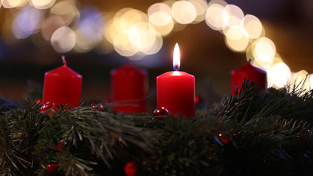 Im Landkreis Forchheim hat ein Adventskranz einen Brand in einem Mehrfamilienhaus ausgel&ouml;st.