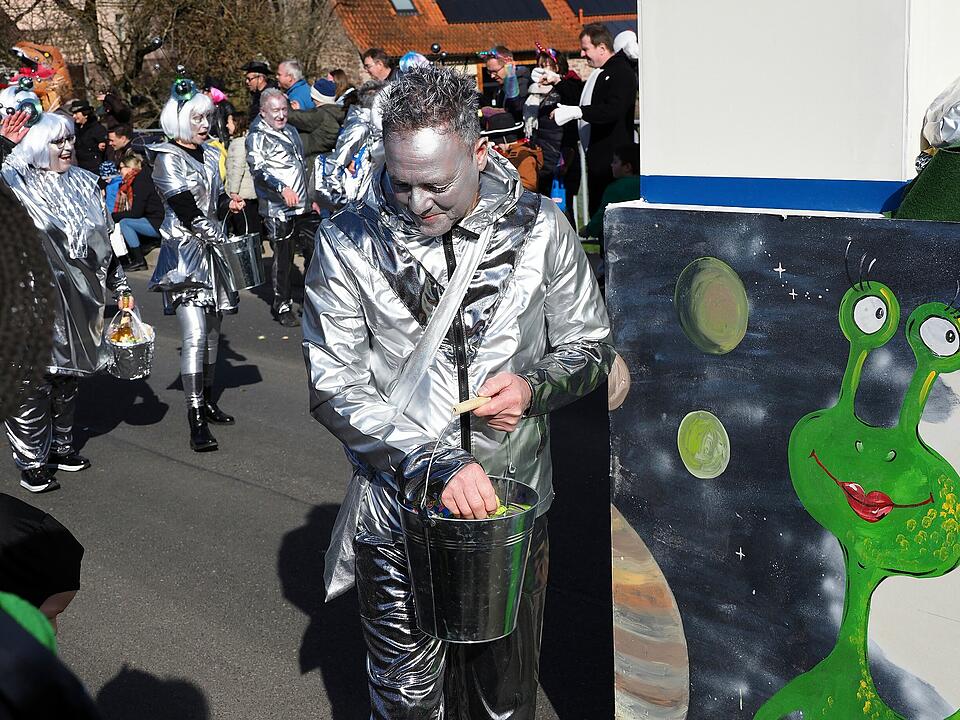 Buntes Faschingstreiben lockte tausende Besucher an.
