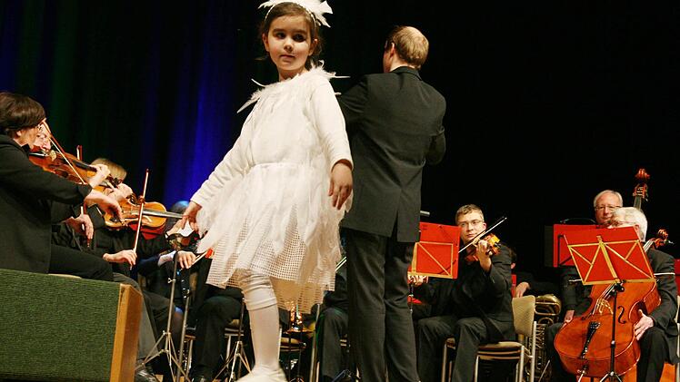 Der Schwan setzte sich toll in Szene, überhaupt stahlen die kleinen Darsteller den Musikern die Schau.