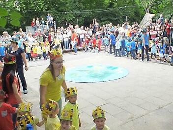Die Kindertagesstätte in der Edergasse ist international, das kam beim Fest zum Ausdruck.  Fotos: maw