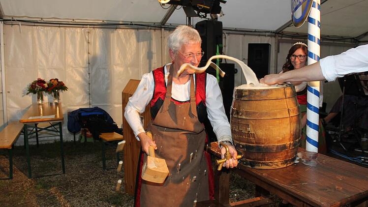Rose Starks Kampf mit dem Bierfass Fotos: Carmen Schwind