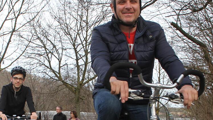 Zum ersten Mal mit den Fahrrädern unterwegs: Familie Pöhlmann genoss die warmen Temperaturen und machte einen Fahrradfamilienausflug.Sonny Adam