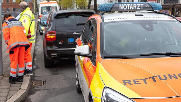 Neustadt: Medizinischer Notfall - Feuerwehrmann verursacht gro&szlig;en Schaden