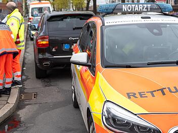 Neustadt: Medizinischer Notfall - Feuerwehrmann verursacht gro&szlig;en Schaden