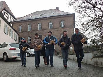Johannes Klein, Julia Hartmann, Andreas Mauser, Rene Welker und Johannes Wirth beim Ratschen. Foto: Manfred Welker
