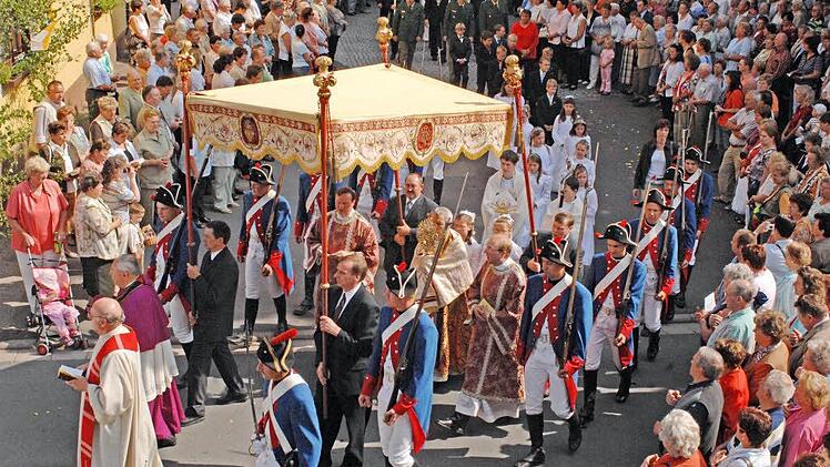 Zum Blutsfest pilgern jedes Jahr Tausende nach Burgwindheim.Archivbild: Ronald Rinklef