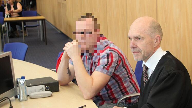 Rechtsanwalt Till Wagler aus Kronach beantragt für seinen Mandanten eine zweijährige Freiheitsstrafe mit Bewährung.  Foto: Stephan Tiroch