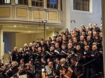 Der Coburger Bachchor beeindruckte zahlreiche Zuhörer in der Morizkirche. Im Mittelpunkt des Konzerts stand die Uraufführung eines neuen Werkes des aus Coburg stammenden Komponisten Marcus M. Reißenberger. Jochen Berger