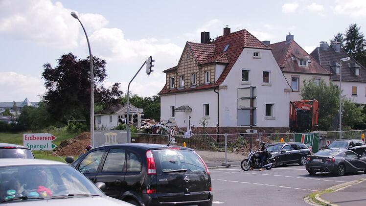 Das Anwesen an der Garitzer Kreuzung muss dem Kreisel weichen und wird in den nächsten Wochen abgerissen. Foto Benedikt Borst