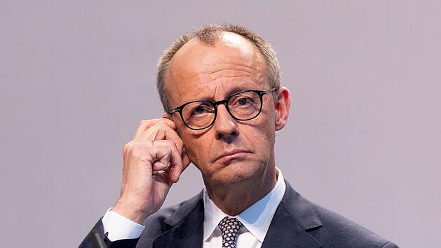 Im ZDF-Politbarometer sprach lediglich eine Minderheit der Befragten der kommenden Bundesregierung um den designierten Kanzler Friedrich Merz das Vertrauen aus.