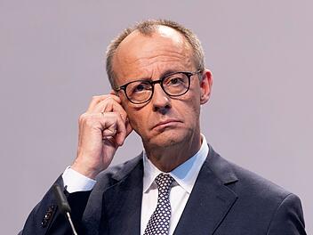 Im ZDF-Politbarometer sprach lediglich eine Minderheit der Befragten der kommenden Bundesregierung um den designierten Kanzler Friedrich Merz das Vertrauen aus.