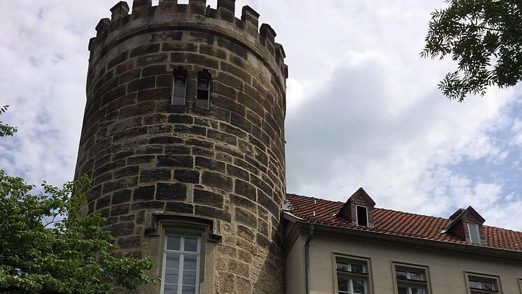 Die ehemalige Sonntagsschule - inklusive "Hexenturm" - ist von der Gemeinschaft Stadtbild erworben und zuletzt liebevoll saniert worden. Foto: Oliver Schmidt