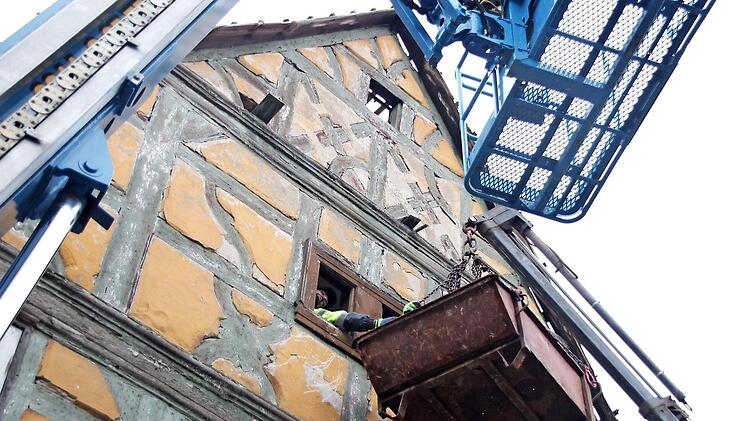 Die Fachwerkfassade hin zur Brunnenstraße soll nach Möglichkeit erhalten und in einen Neubau (teilweise) integriert werden. Fotos: Andreas Lösch