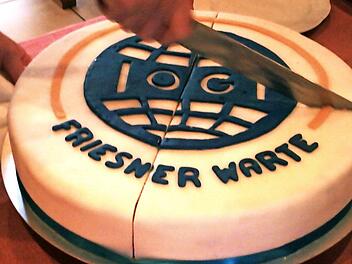 Zur Gründung gab es eine leckere Torte mit dem Guttempler-Logo.  Fotos: Andrea Spörlein