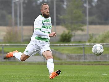 Tr&auml;gt k&uuml;nftig das Trikot des FC 05: Daniel Adlung wechselt von der SpVgg Greuther F&uuml;rth nach Schweinfurt.   Foto: imago/Sportfoto Zink
