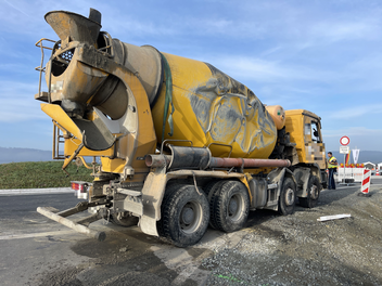 Betonmischer kippt an Anschlussstelle der A70 bei Thurnau um