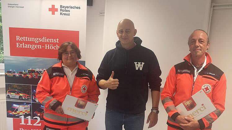 Erlangen: Notfallpatient bedankt sich herzergreifend bei Rettern vom BRK - "Darf weiter stolzer Papa und Ehemann sein"