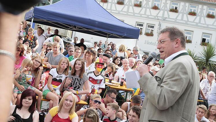 OB Henry Schramm beließ es bei einer kurzen Begrüßung.