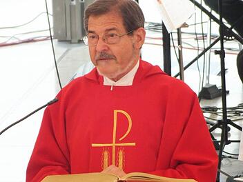 Hans-Peter Weigel vor Kurzem bei der Firmung in St. Otto . Foto: Manfred Welker