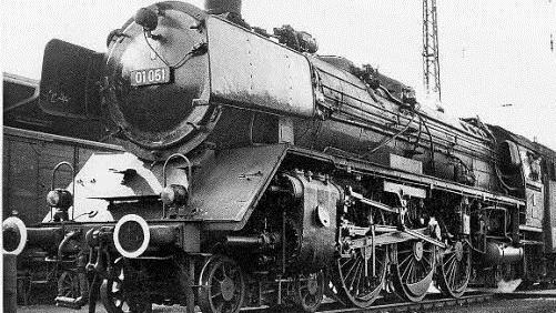 Solche Monstren wie diese Lok der Baureihe 01 dampften und stampften in den 60ern und bis 1973 täglich durch Ebensfeld. Fotos: Archiv Anton Zenk