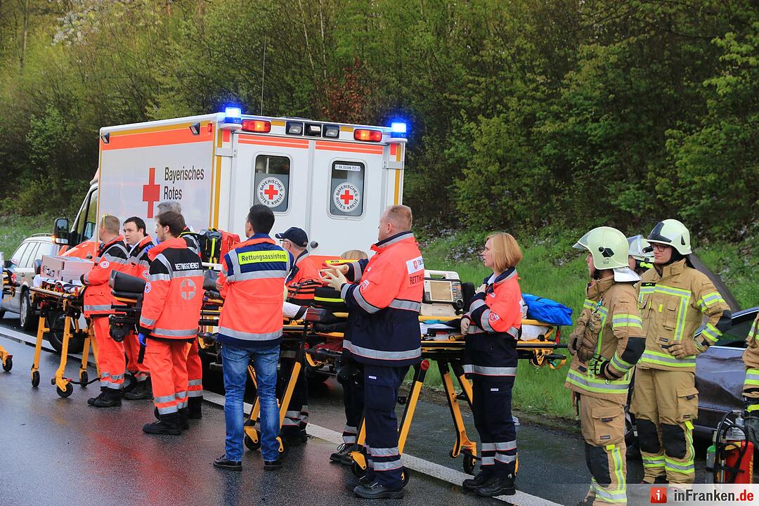 Schneeschauer löst schwere Massenkarambolage auf der A70 aus