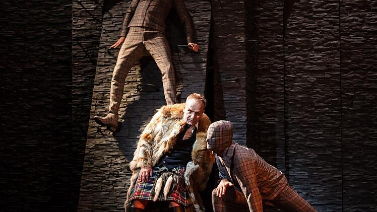 Macbeth (Niklaus Scheibli) und die Mörder. Sebastian Buff