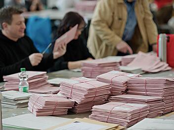 15 Briefwahlbögen blieben am Wahlsonntag in der Gemeindekanzlei liegen und wurden erst am Dienstag entdeckt. Deswegen wird die Kommunalwahl in Rugendorf neu ausgezählt. Foto: dpa