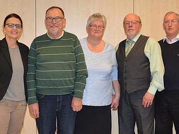 Die neue Vorstandschaft (von links): Michaela Metz (Kreisgeschäftsführerin VdK), Reinhold Beck, Monika Emmerth, Franz Emmerth und Michael Schlereth. Foto: Björn Hein