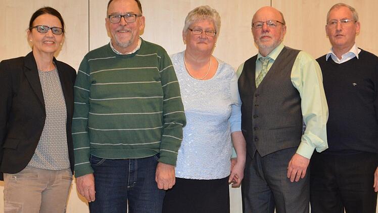 Die neue Vorstandschaft (von links): Michaela Metz (Kreisgeschäftsführerin VdK), Reinhold Beck, Monika Emmerth, Franz Emmerth und Michael Schlereth. Foto: Björn Hein