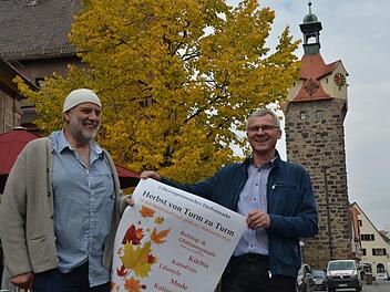 Klaus R&ouml;mmelt und Thomas Kotzer werden f&uuml;r den ersten Herzogenauracher Herbstmarkt. Bernhard Panzer